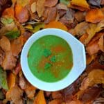 soupe d'épinards et champignons avec du paprika fumé