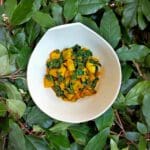 recette de aloo palaak, pommes de terre, épinards, épices et huile de coco