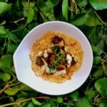 Recette de choux de Bruxelles cuits au four avec du zaatar, semoule et sauce César
